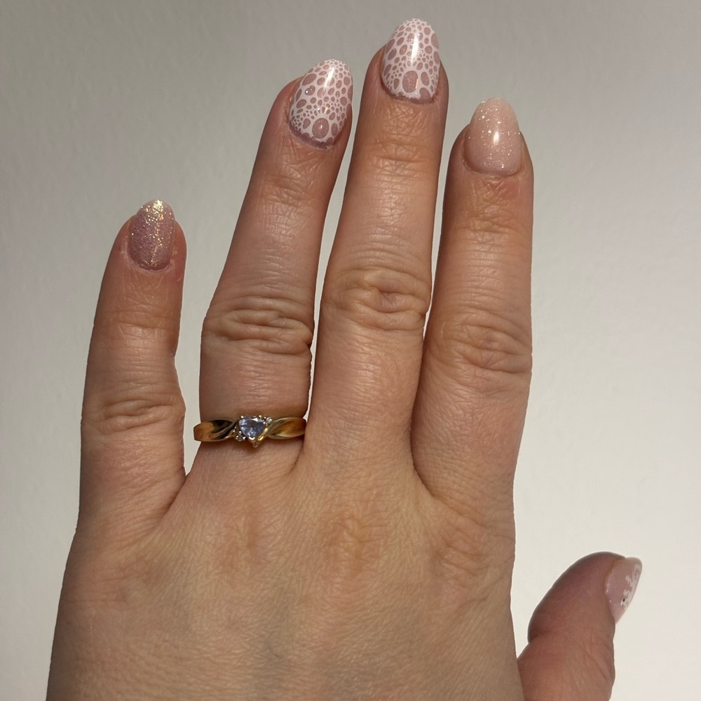 10K Yellow Gold Tanzanite Ring, size 5.5 - Picture 7 of 9